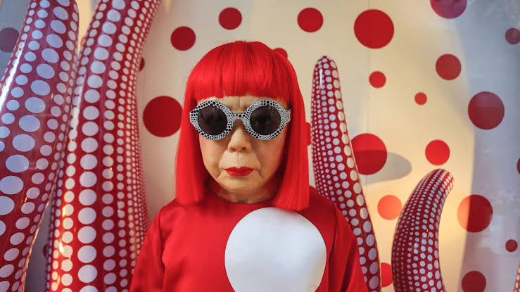 ¿Quién fue Yayoi Kusama, la artista japonesa que falleció?