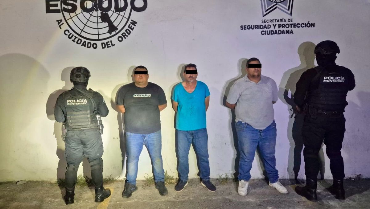 El vehículo en que viajaban es investigado por robos tipo “cristalazo” | Especial
