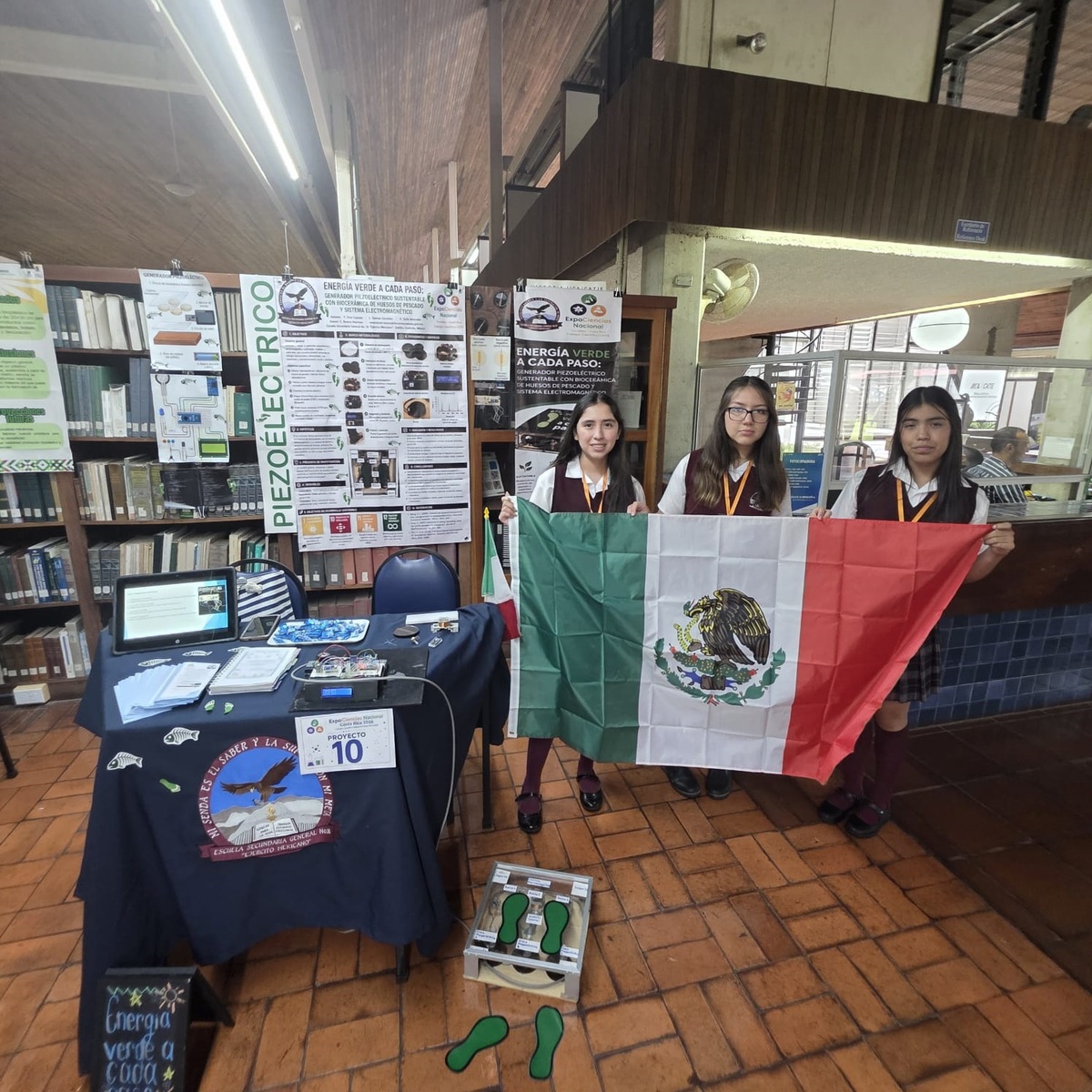Yolanda Ruiz, Luciana Salinas y Jimena Solís, ganadoras en ExpoCiencias Nacional de Costa Rica 2026. Foto proporcionada por César Bustos