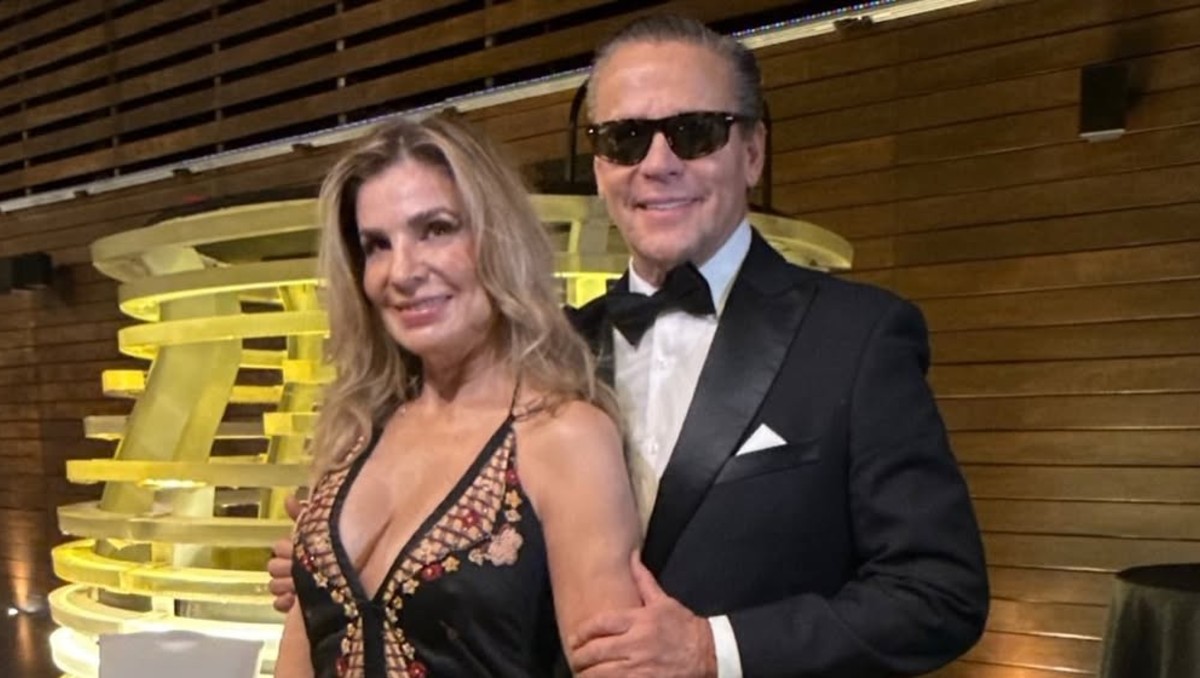 Adame junto a su novia. | Instagram