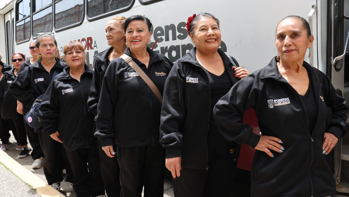 Entregan uniformes a adultos que representarán a Puebla en Olimpiadas | Sistema Estatal DIF
