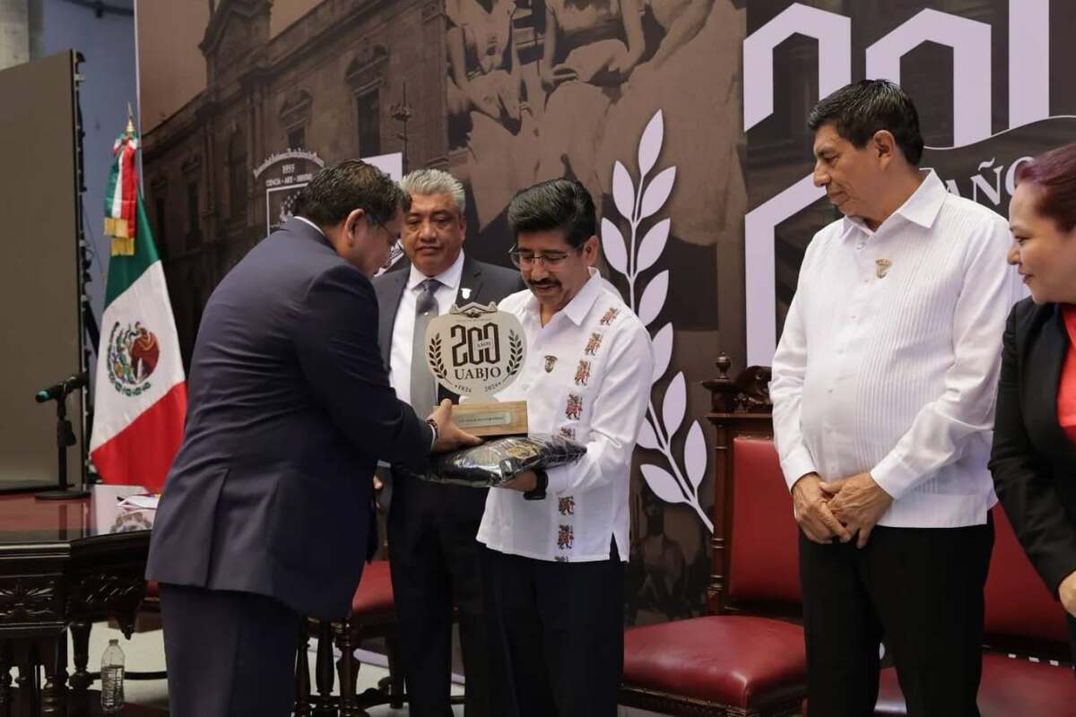 Hugo Aguilar Ortiz, presidente de la Corte, en la Universidad Autónoma Benito Juárez de Oaxaca. | Foto: Facebook