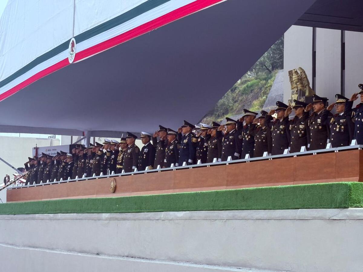 Mil 303 oficiales de la generación 2022-2026 concluyeron sus estudios en el Heroico Colegio Militar.| Foto: Especial