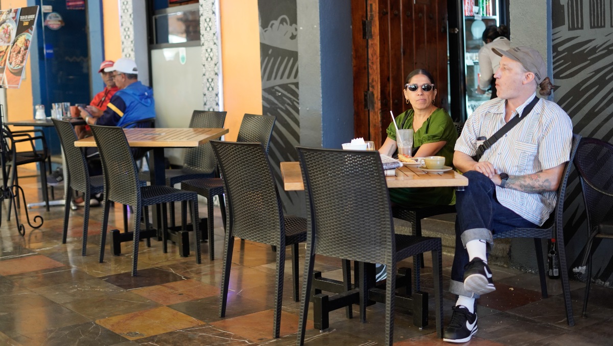 Restaurantes en Puebla prevén rebasar meta en venta de chile en nogada | EsImagen
