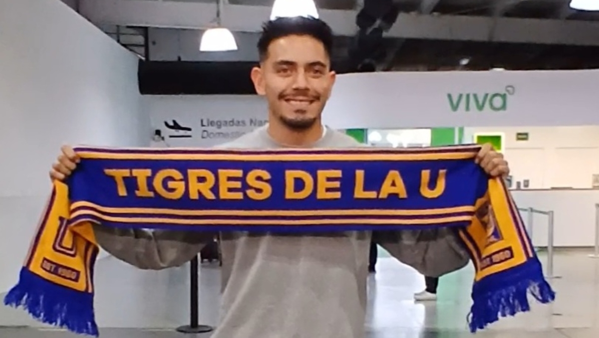 Ricardo Monreal llega a Monterrey para firmar su contrato con Tigres (Roberto Flores)