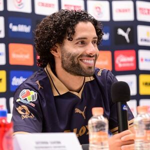 César Huerta fue presentado con Pumas, equipo con el que dijo tener una deuda, la cual espera saldar; mencionó que su regreso no es un retroceso en su carrera.