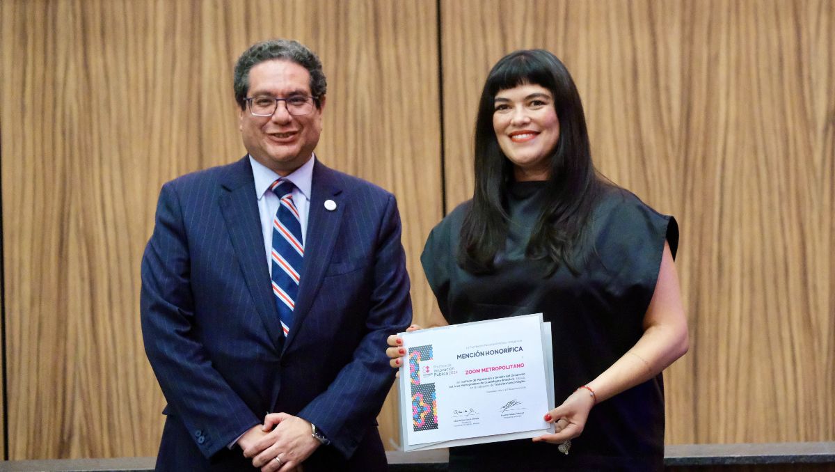 La distinción fue entregada a la Directora General del Imeplan, Martha Patricia Martínez Barba. (Cortesía)