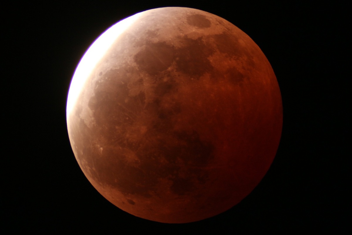 Eclipse lunar ilumina la noche de Saltillo. | Cortesía: MC Eduardo Alamilla Esquivel, profesor de la Universidad Tecnológica de Coahuila