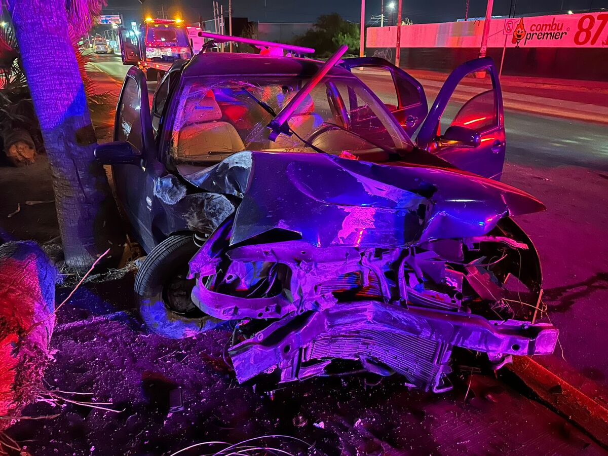 Exceso de velocidad y alcohol provocan choque en Torreón. | Cortesía de Protección Civil y Bomberos