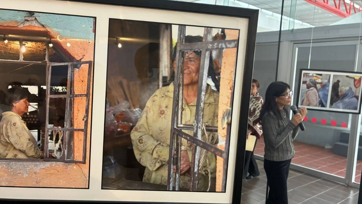 La fotógrafa Jeanne Enríquez retrató a 20 mujeres otomíes para preservar su memoria, identidad y saberes. | Foto: Bernardo Jasso