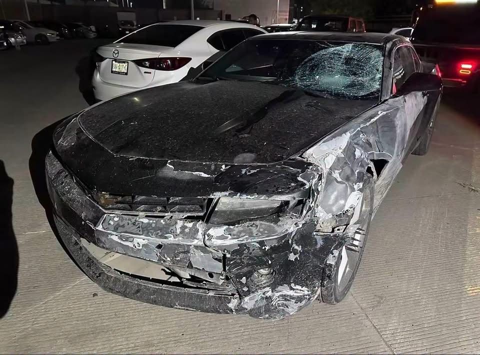 Presuntamente jugaba carreras en un carro deportivo. | Foto: Cortesía
