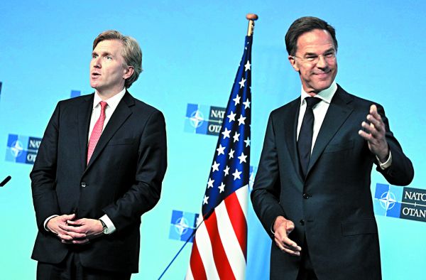 El subsecretario de Defensa de EU, Elbridge Colby, y el titular de la Alianza Atlántica, Mark Rutte. AP