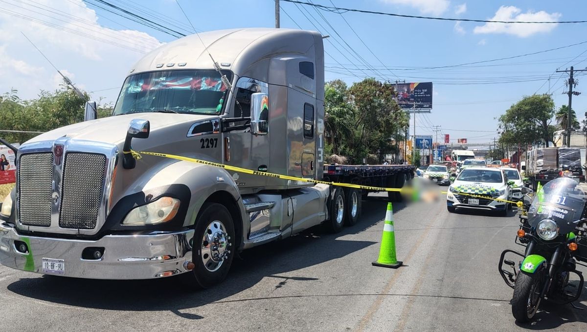 Autoridades cerraron por completo la circulación de la avenida Acapulco en dirección al oriente. Agustín Martínez