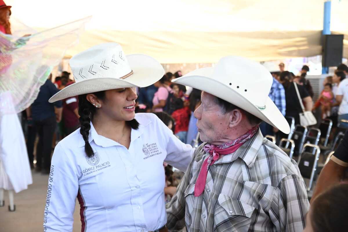 En Gómez Palacio, Betzabé Martínez refrenda compromiso con el campo. | Foto: cortesía del Ayuntamiento de Gómez Palacio.