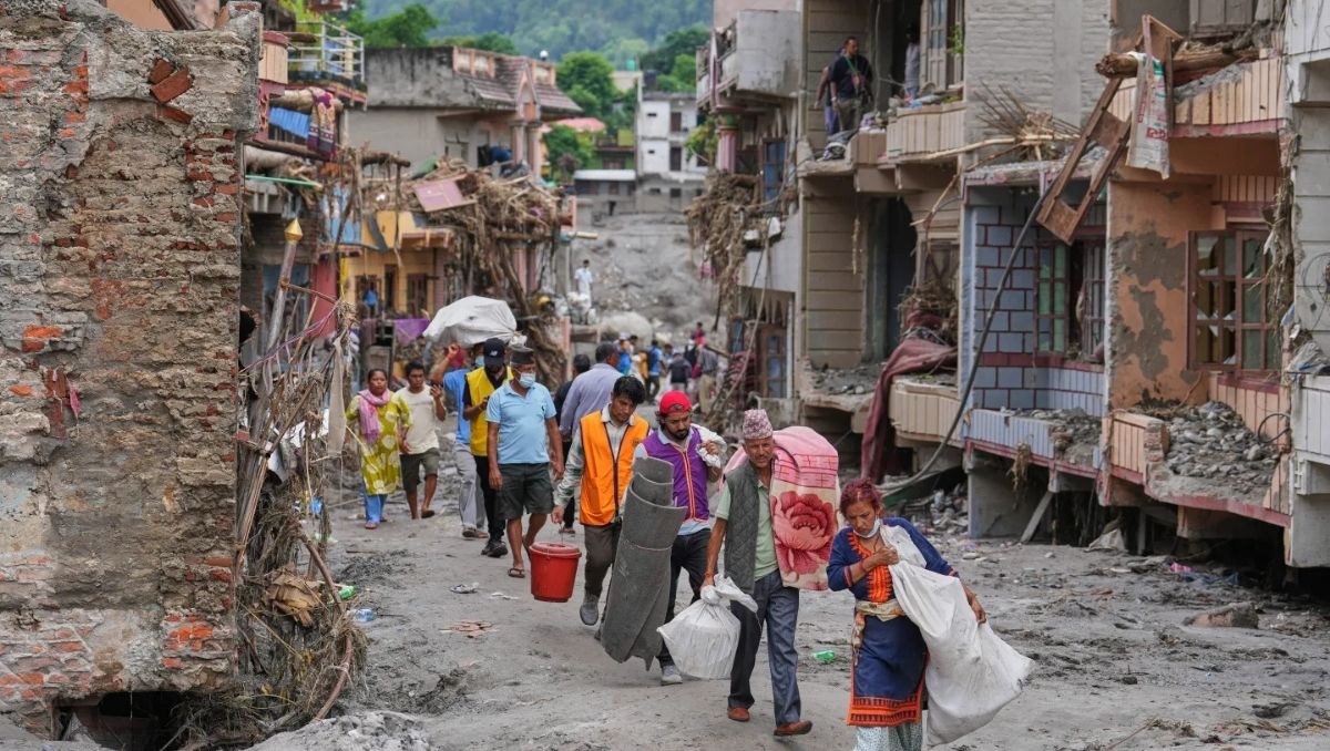Inundaciones en la frontera nepalí-china dejan 676 muertos y casi 3 mil desaparecidos. | Foto: AP