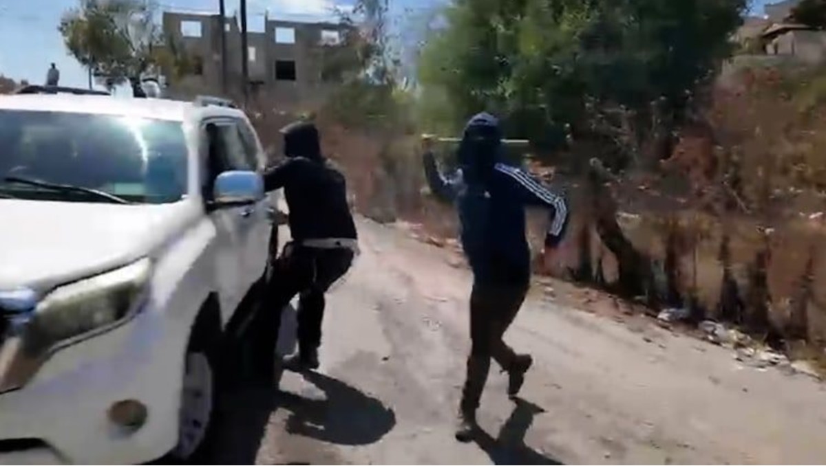 La ofensiva ocurrió cuando reporteros entrevistaban a la familia palestina | Foto: NBC News