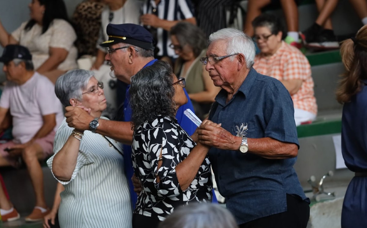 Abuelitos disfrutan de un domingo de baile en Lerdo. | Foto: Verónica Rivera