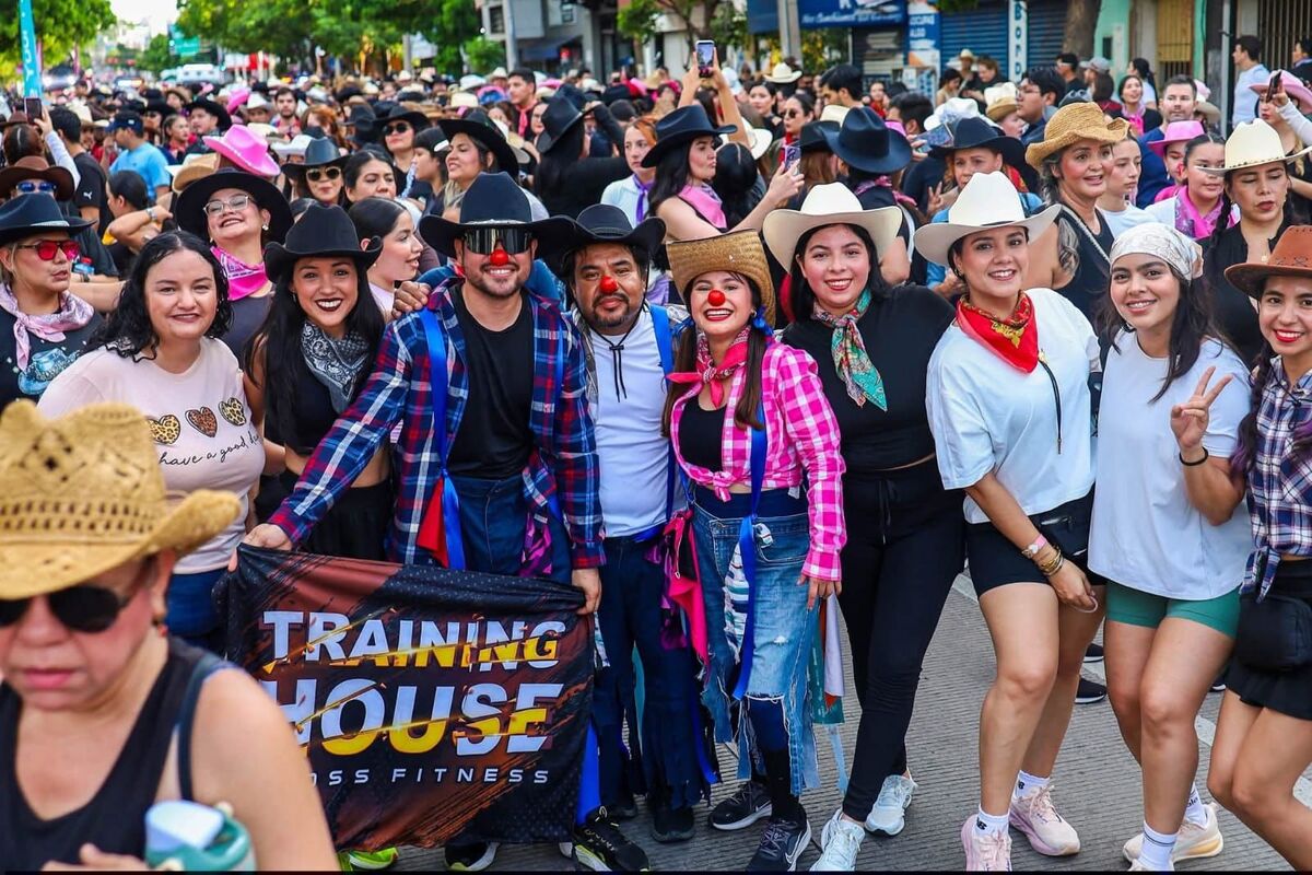 El ambiente se llenó de color y alegría con la presencia de botargas y personajes que hicieron aún más divertida la jornada. | Foto: Especial