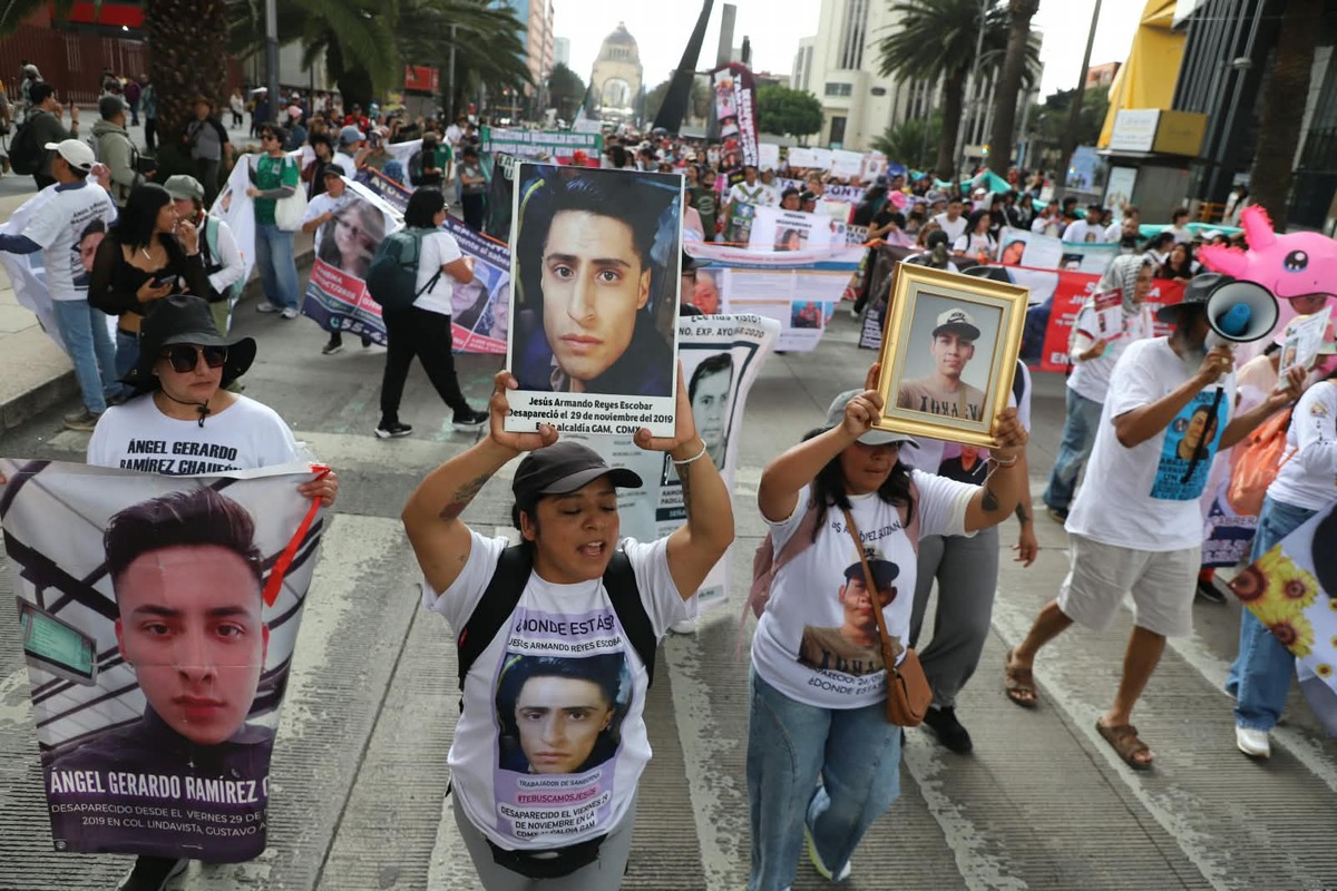 Más de 132 mil ausencias toman Reforma y llegan hasta el Zócalo