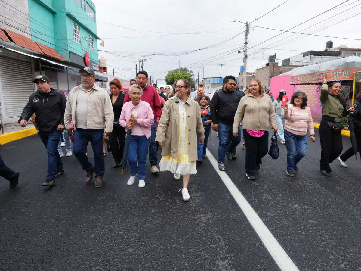 Azucena Cisneros Coss entregó más de un kilómetro de repavimentación. | Especial