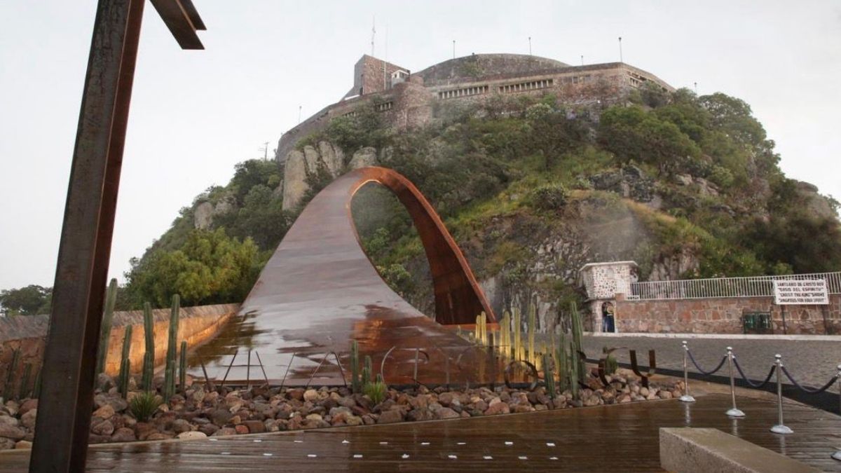 Entregan nuevo arco de acceso y una explanada de descanso en la subida al Santuario de Cristo Rey. | Gobierno de Guanajuato