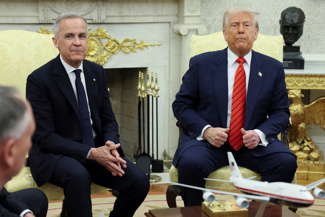 Mark Carney, primer ministro de Canadá, con el presidente estadunidense, Donald Trump. | Foto: Reuters/Leah Millis