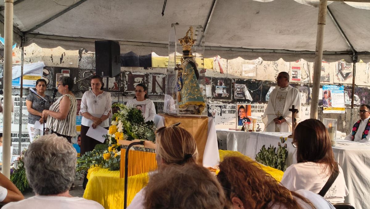 La misa se llevó a cabo en la Glorieta de los Desaparecidos (María José Camarena)