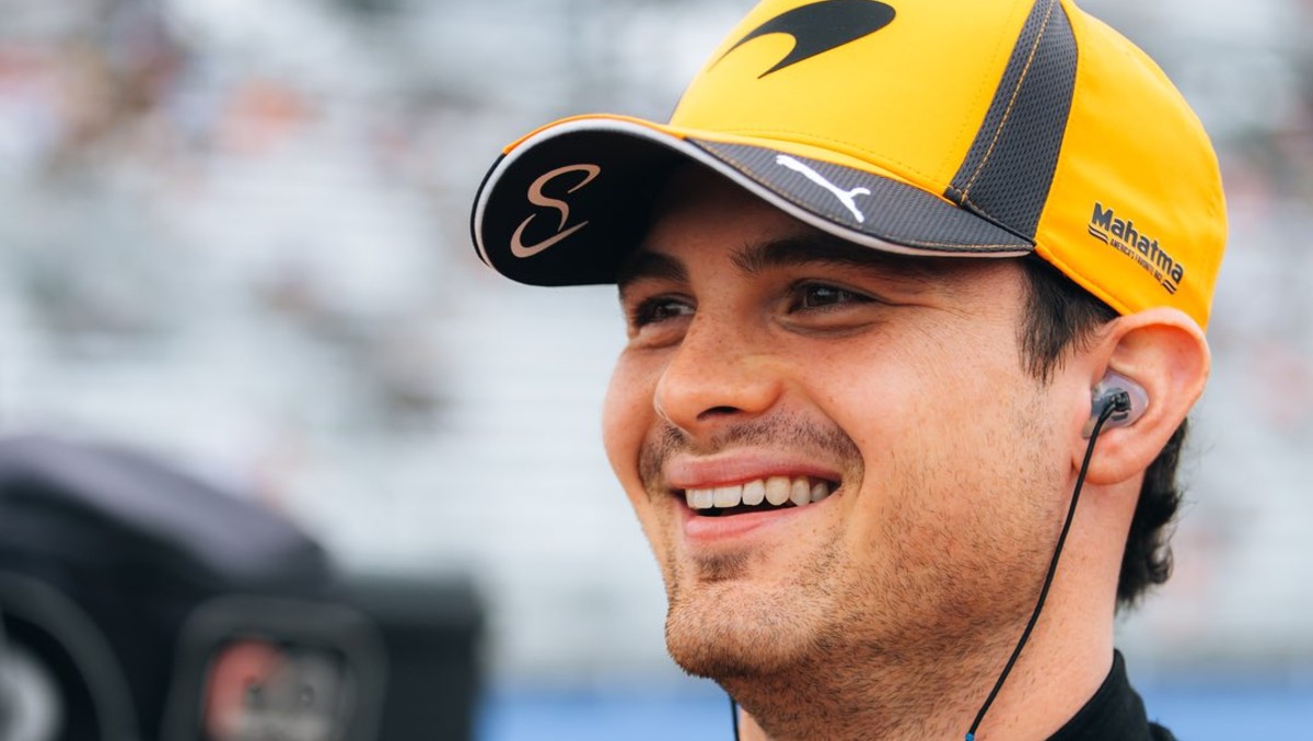 Pato O'Ward gana la carrera en el Milwaukee Mile por segunda ocasión en IndyCar (X: @ArrowMcLaren)
