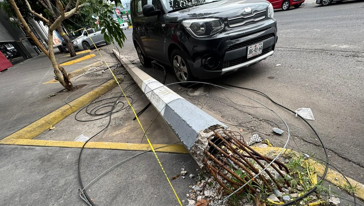 El poste caído, una negligencia que se pudo evitar (Tony Martínez)