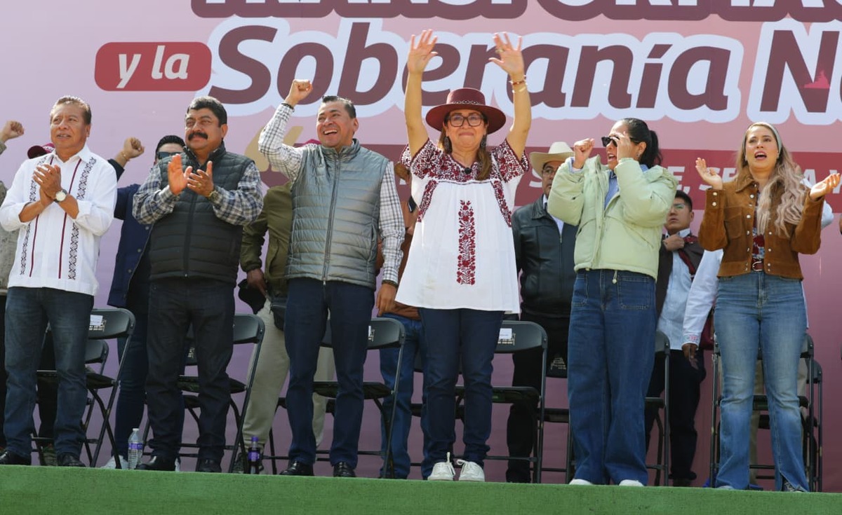 La alcaldesa Azucena Cisneros encabezo la Asamblea Informativa en Defensa de la Soberania Nacional en Ecatepec, reuniendo a miles de simpatizantes.