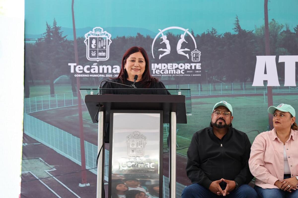 La alcaldesa Rosi Wong presentó las plantilla del Atlético Sierra Hermosa en Tecámac para competir en la Tercera División Profesional.