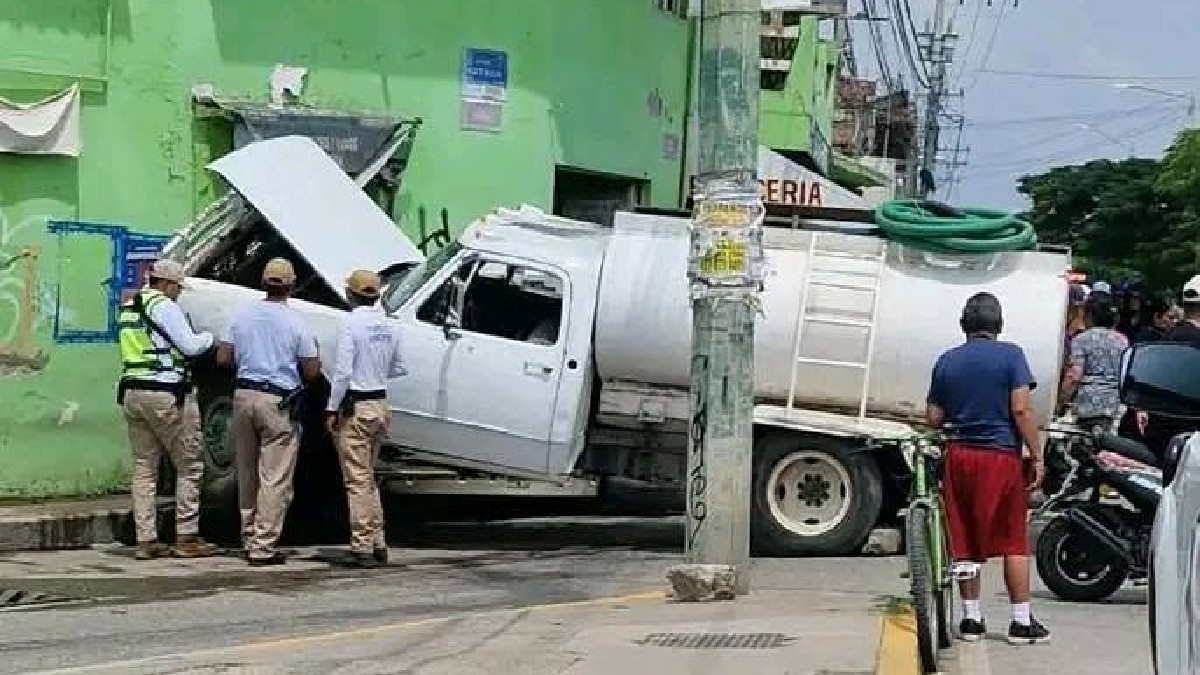 El choque se registró en la avenida Ramal de Guanajuato, cerca del cruce con la calle Azteca.