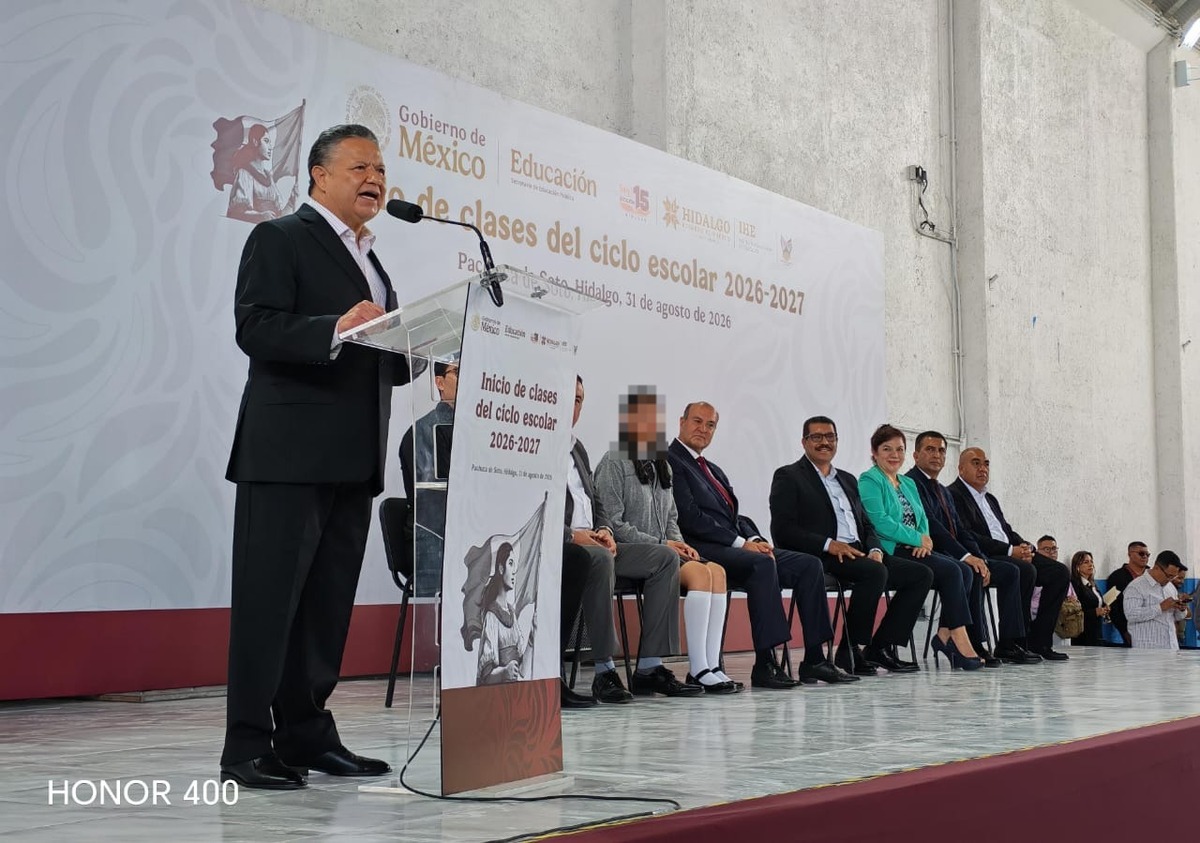 El gobernador Julio Menchaca presidió el inicio del ciclo escolar 2026-2027. (Miriam Avilés)