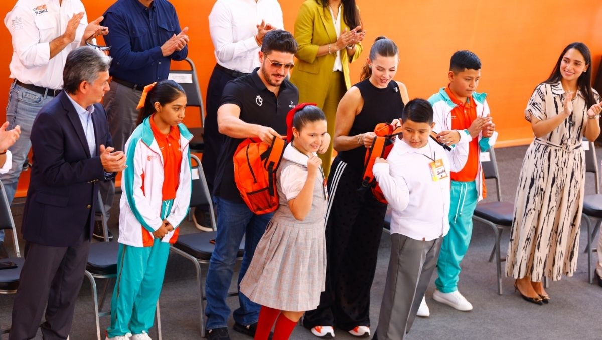 El gobernador Samuel García durante la inauguración de una nueva escuela secundaria en el municipio de Juárez, Nuevo León | Jorge López