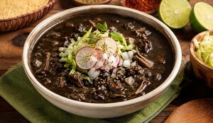 Ingredientes para hacer pozole negro (IA)