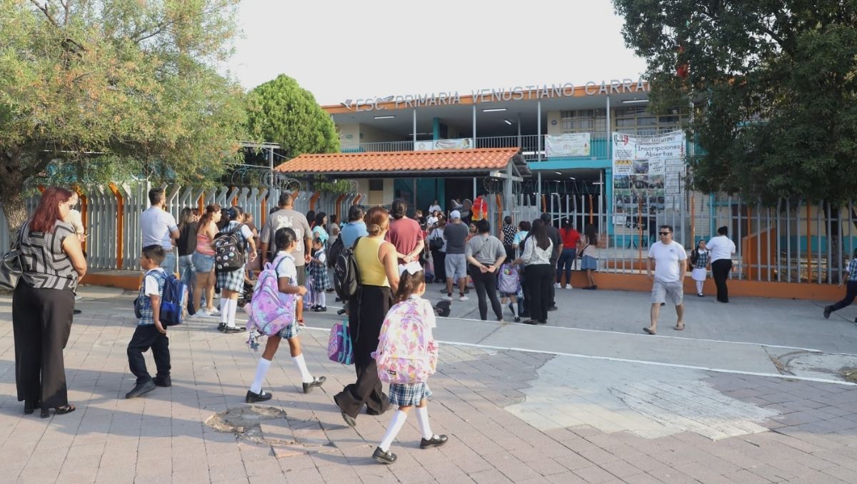 La jornada de inicio combinó la emoción de los estudiantes con la odisea de llegar a tiempo y el calor | Luis Guerra