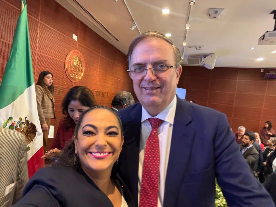 Marcelo Ebrard participó en la quinta reunión plenaria del Grupo Parlamentario de Morena en el Senado, donde presentó resultados económicos de 2026.
