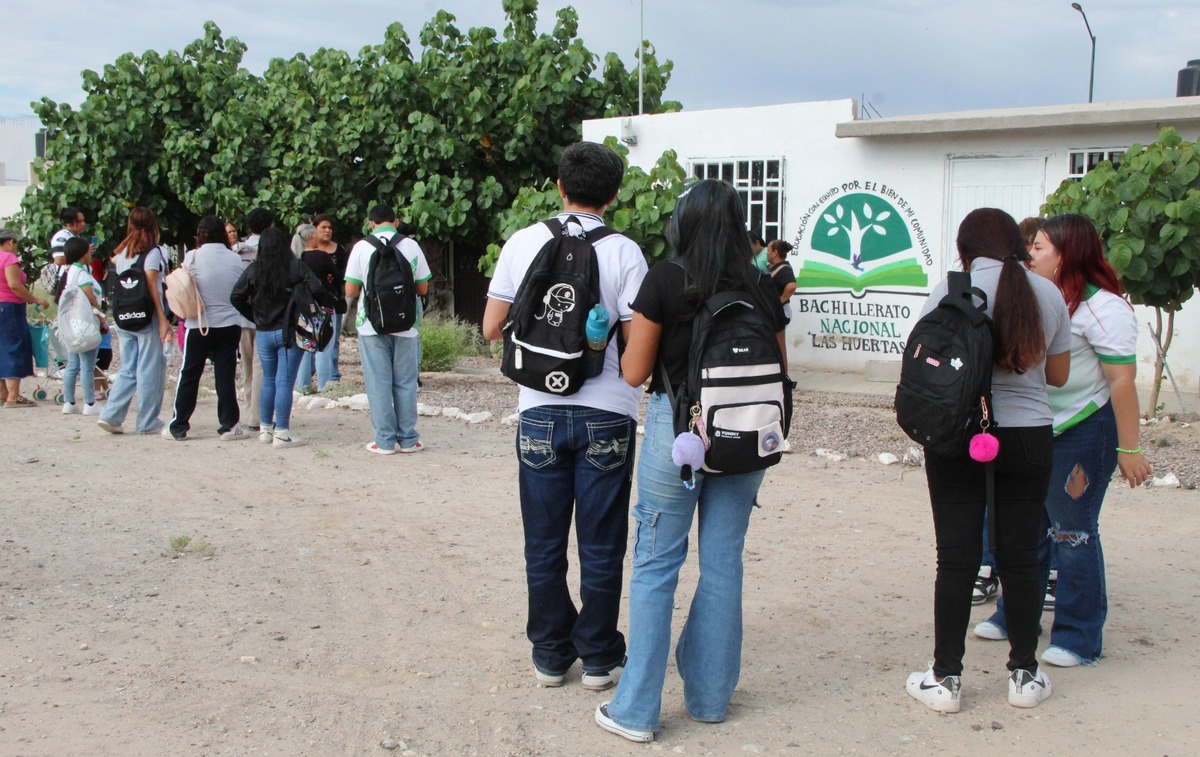 Padres exigen reinstalar docentes del Telebachillerato Las Huertas.| Roberto Amaya.