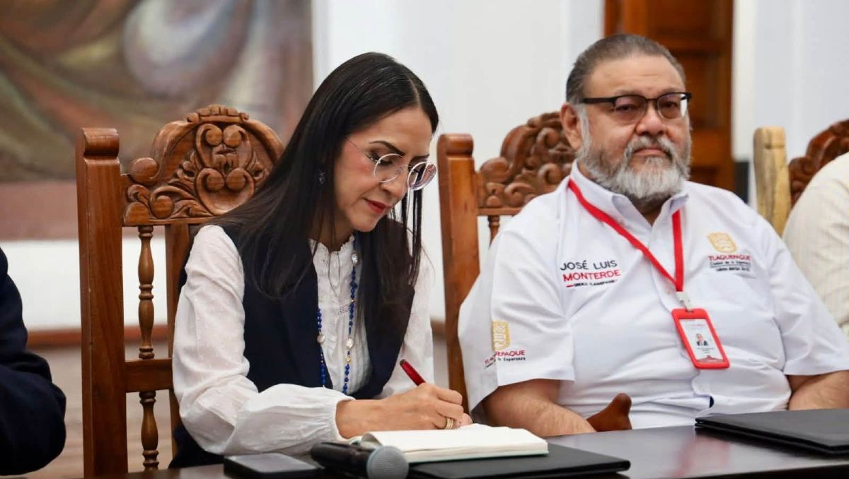 La presidente municipal de Tlaquepaque confirma que trabajan junto al SIAPA para esclarecer adeudos (facebook.com/LauraImelPerezS)