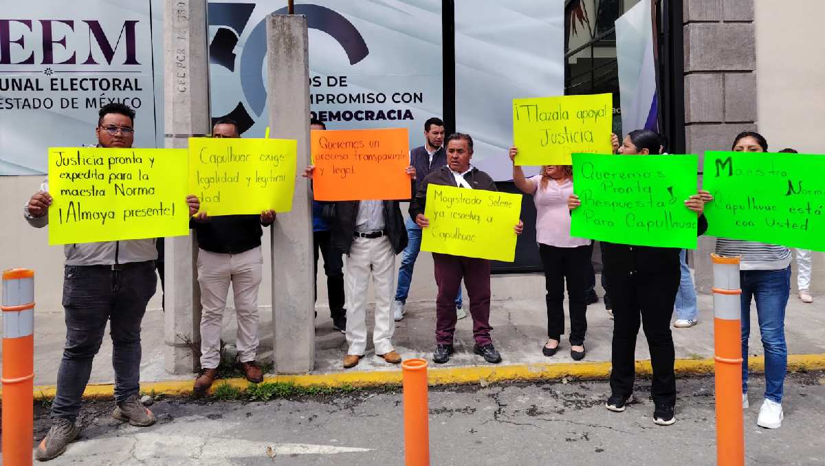 Vecinos de Capulhuac exigen no tener alcaldesa por ministerio de ley y dar cargo a la suplente. | Foto: Claudia Hidalgo