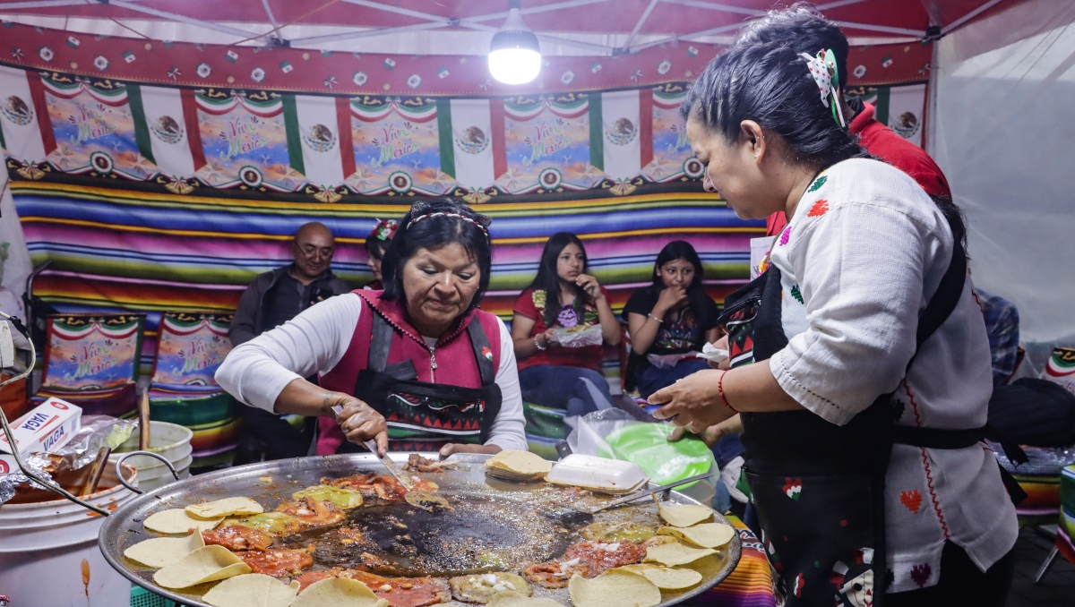 Analizan venta de alcohol en Zócalo de Puebla para el 15 de septiembre | EsImagen