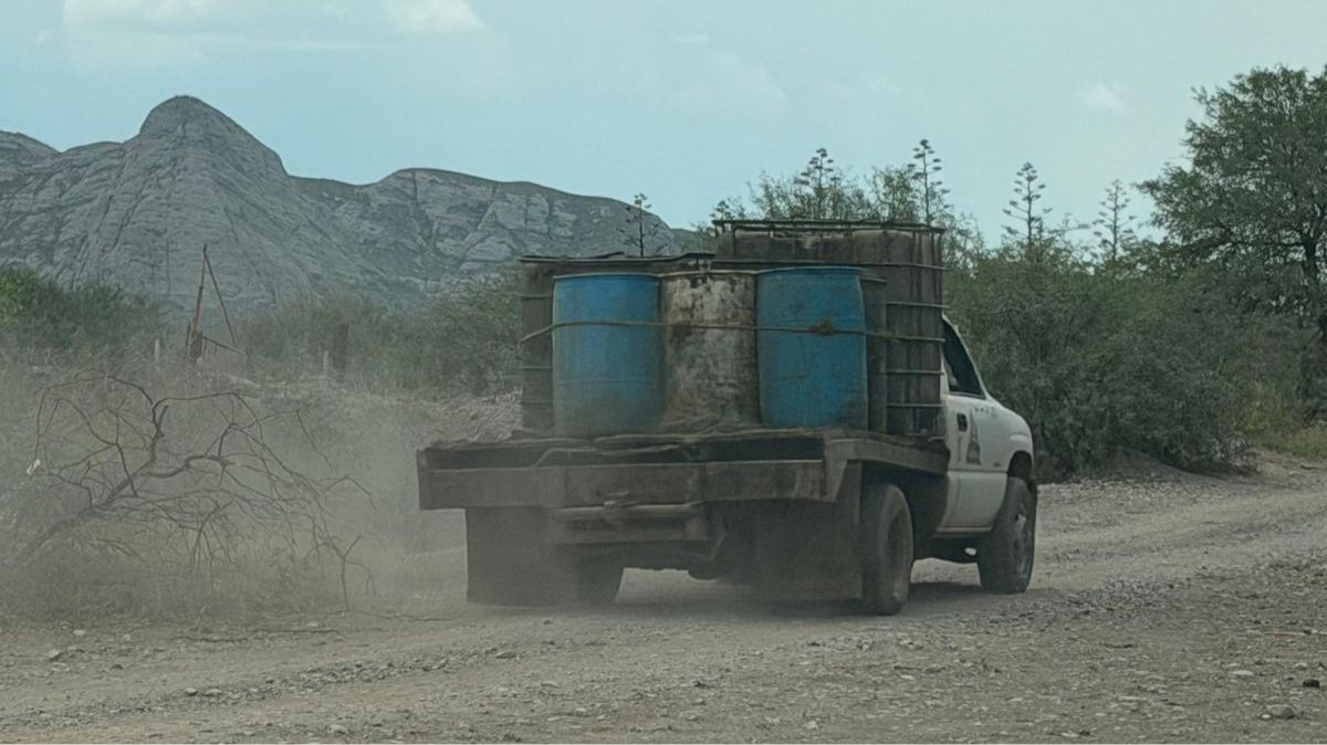 Atoridades aseguraron el vehículo utilizado para transportar y depositar los desechos. | Fotos cortesía Policía Ambiental de Lerdo