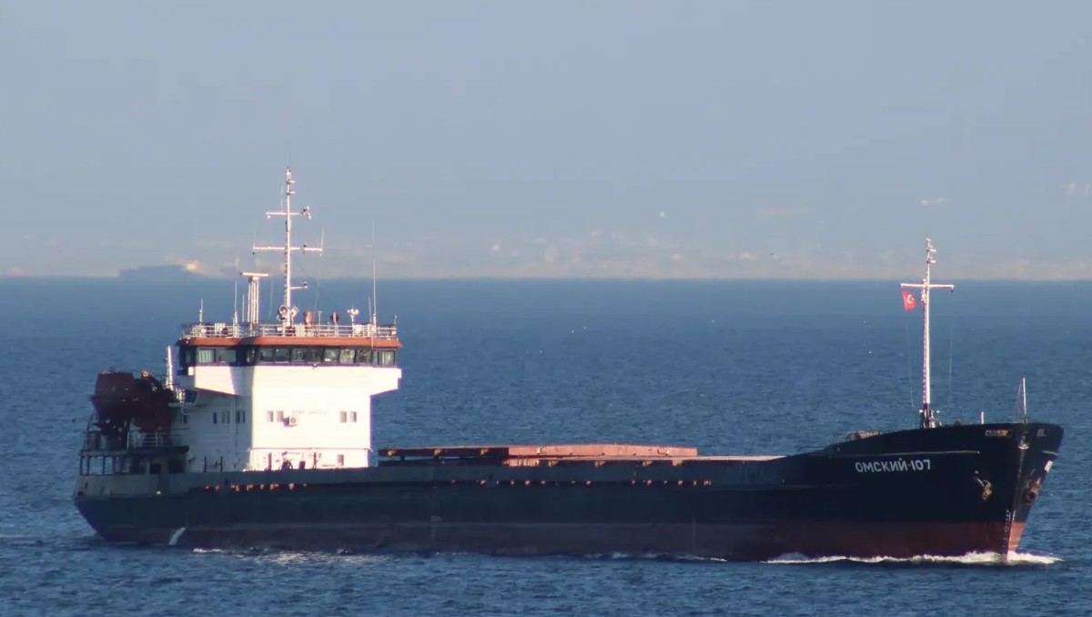Carguero  Omskiy-107 en Estambul el 15 de julio de 2026.| MarineTraffic