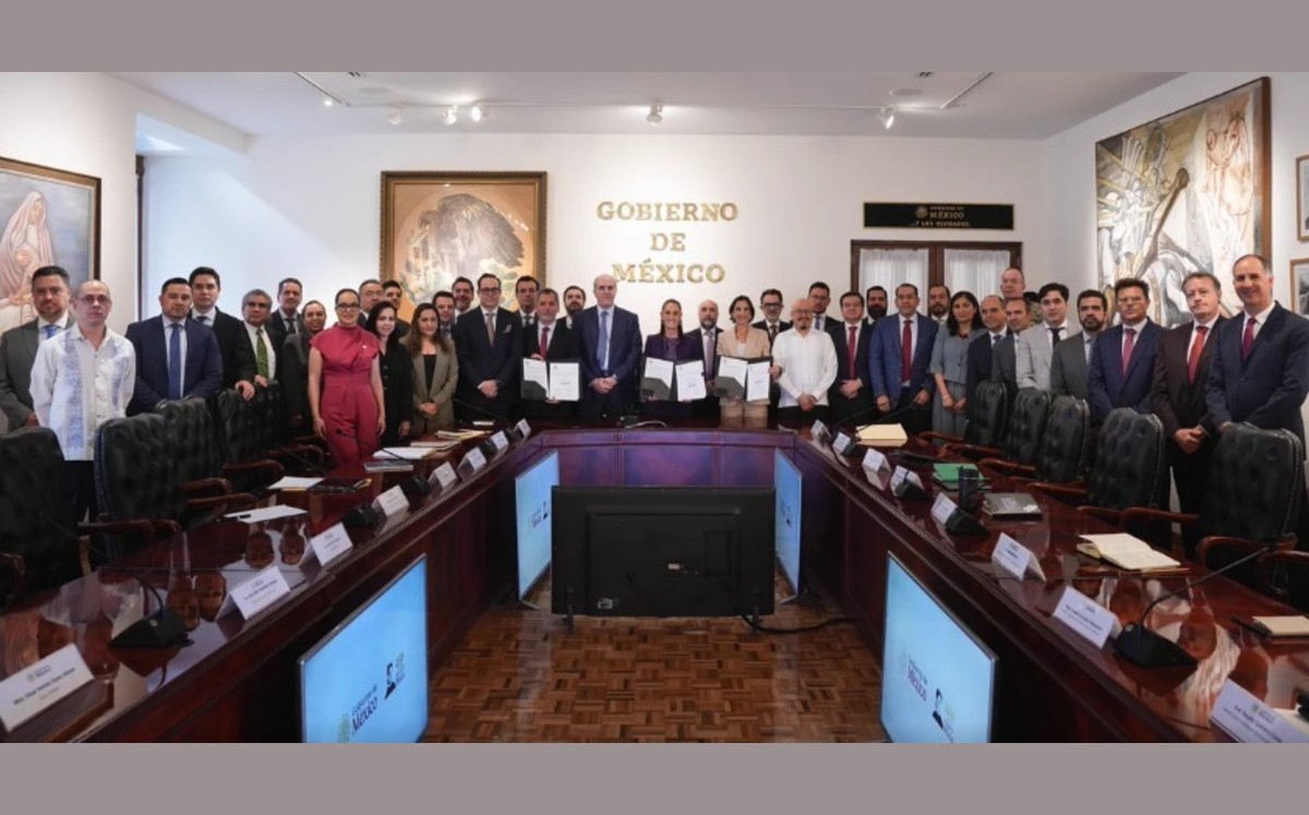 Empresarios del ramo con la Presidenta de México. | CORTESÍA
