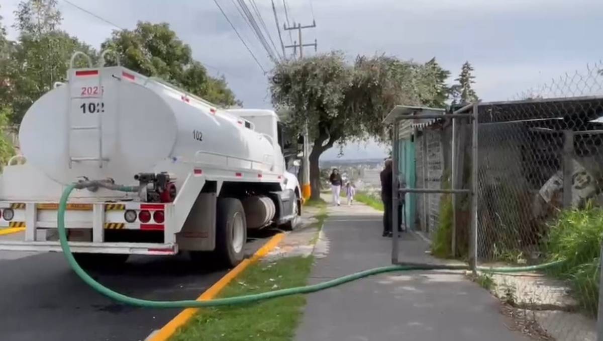La falla en la Planta de Bombeo Toluca Norte dejó sin agua a habitantes, quienes recurren a pipas para abastecerse. | Foto: Mellissa López