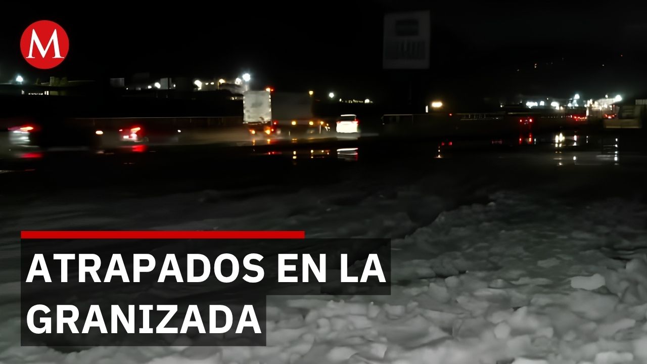 Granizada sorprende a automovilistas en La Marquesa; niños juegan en montículos de hielo