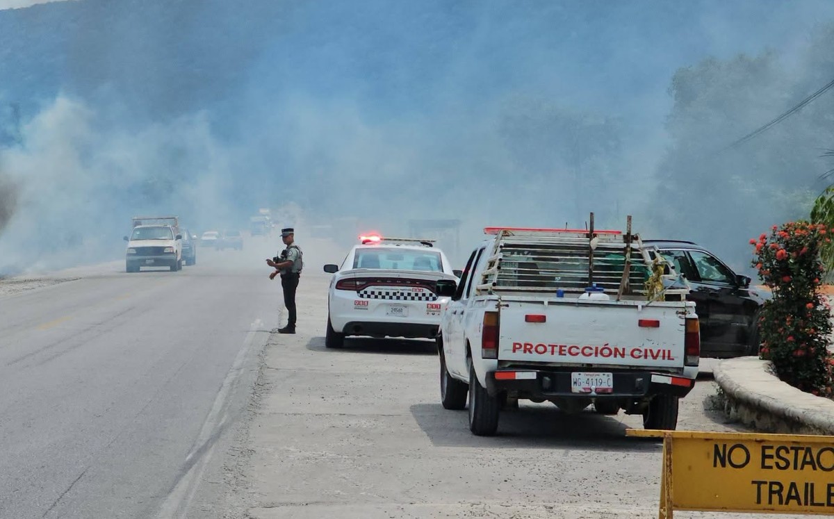Incendio de pastizal en carretera de Victoria. | fb; Gobierno Municipal El Mante