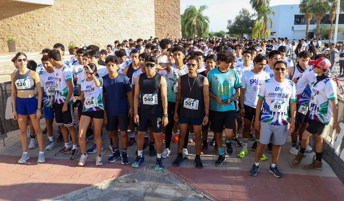 La carrera tuvo 800 participantes. (fotografía de UAdeC)