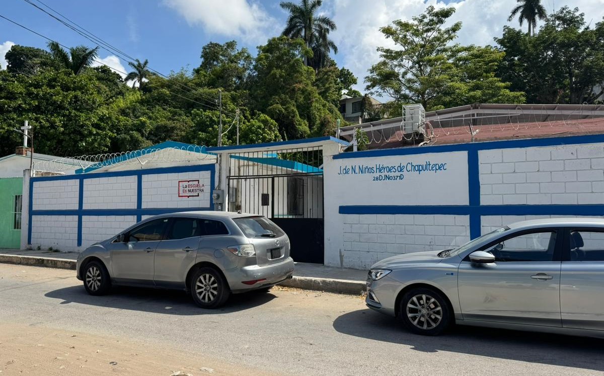 Roban instalación de clima en escuela niños Héroes de Chapultepec de Tampico. | Alberto Cano