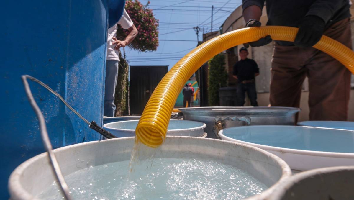 Vecina señaló que la falta de agua la tomó por sorpresa, pues conoció tarde la falla en la Planta de Bombeo Toluca. | Foto: Cuartoscuro